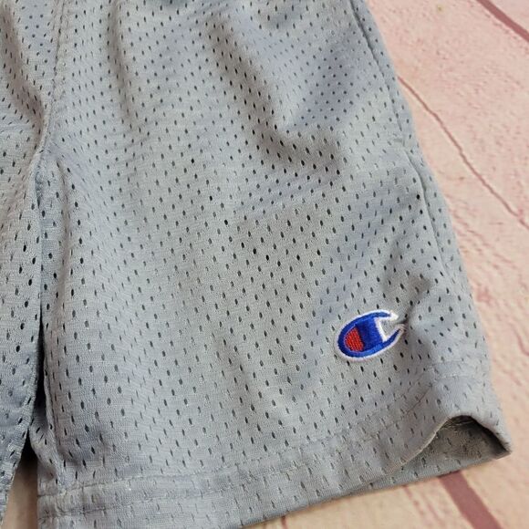 Champion shorts 2T  - Picture 2 of 3